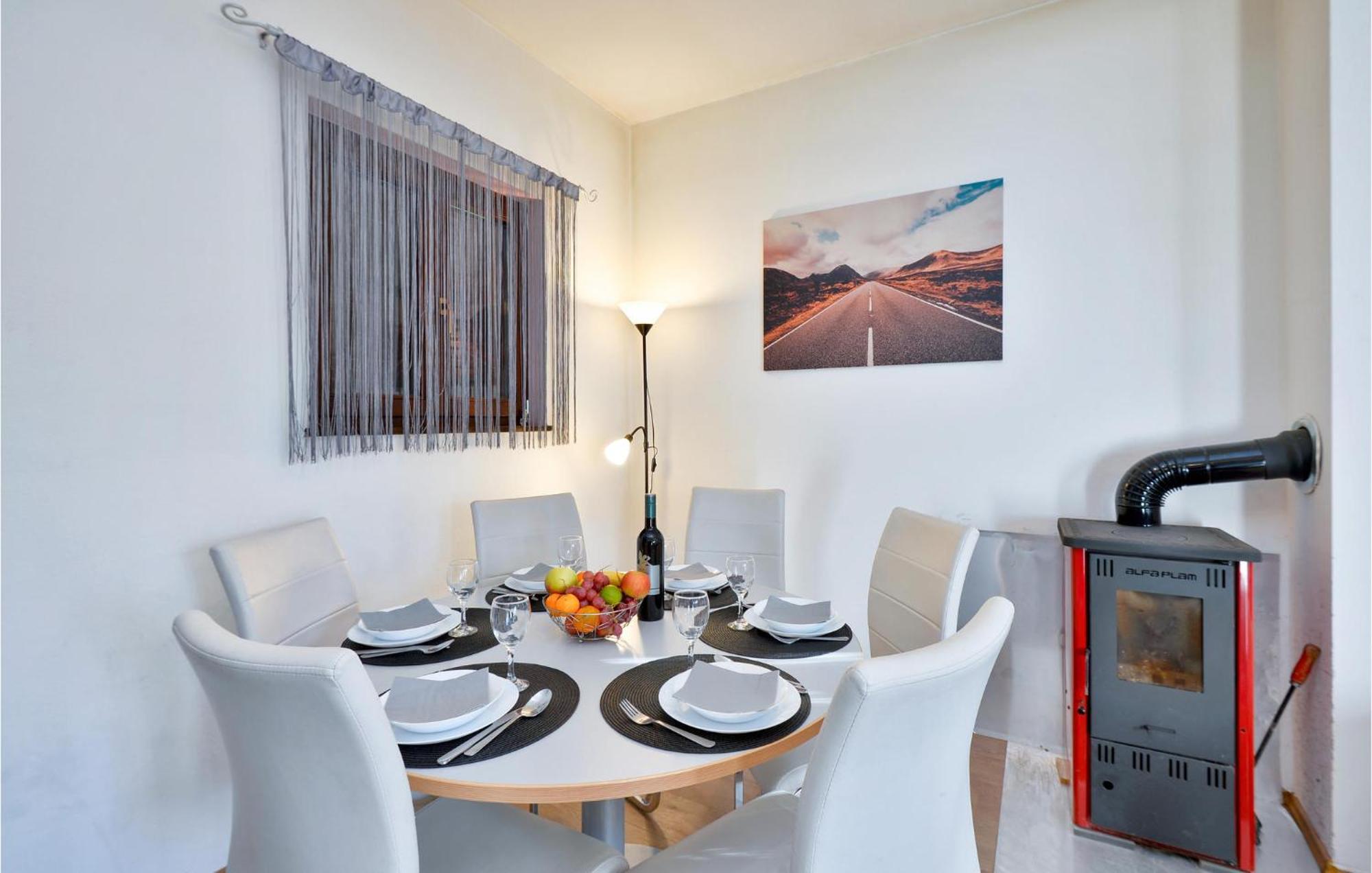 2 Bedroom Gorgeous Home In Gornje Stative Exterior foto